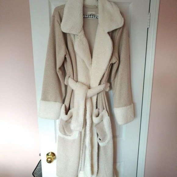 UGG Fleece Robe - Picture 7 of 7